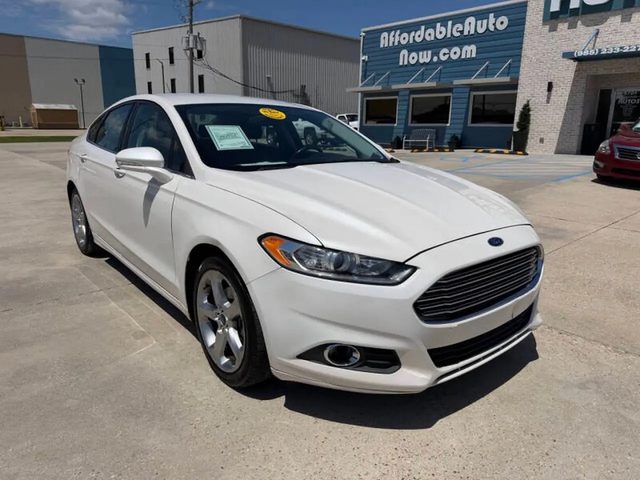 2015 Ford Fusion SE FWD photo