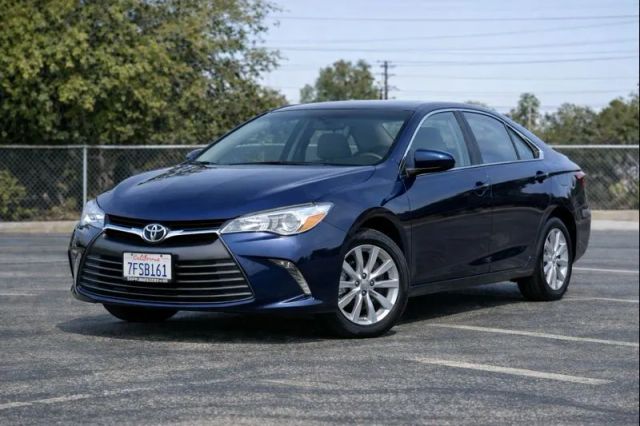 2015 Toyota Camry SE FWD photo
