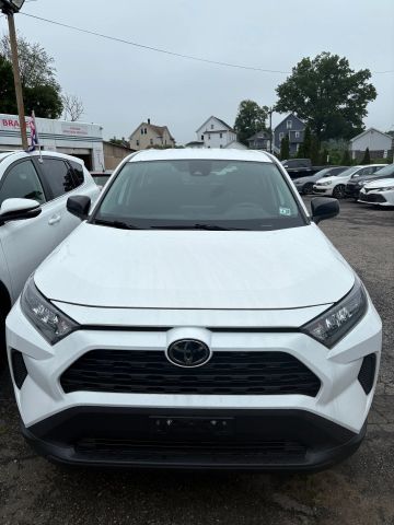 2022 Toyota RAV4 LE FWD photo