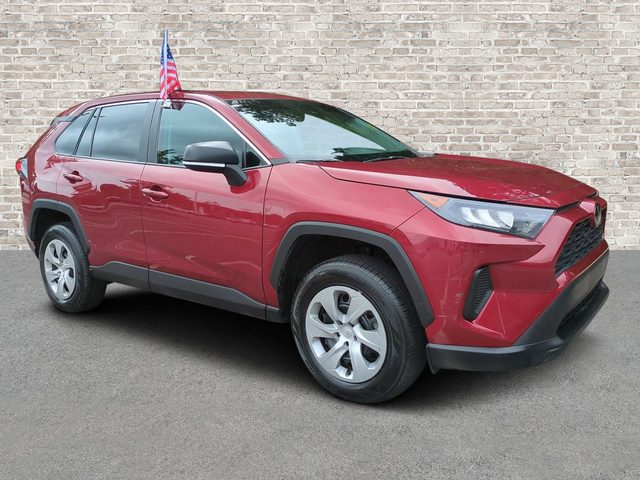 2022 Toyota RAV4 LE FWD photo
