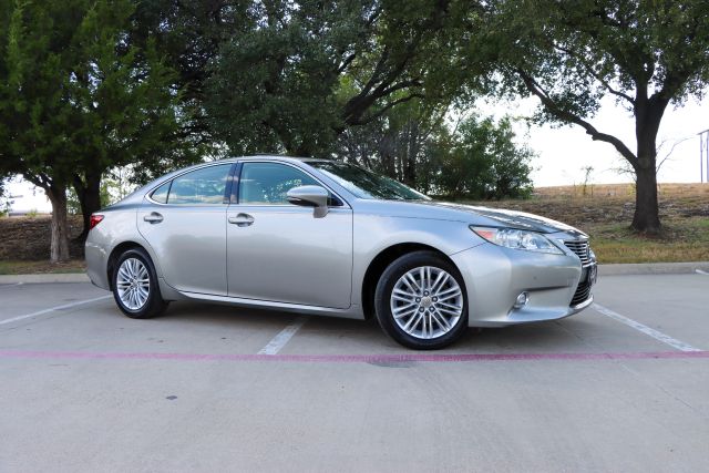 2015 Lexus ES FWD photo