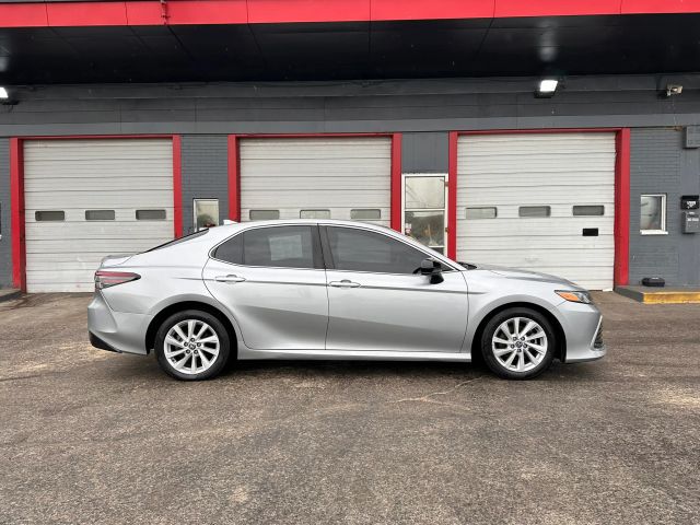 2022 Toyota Camry LE FWD photo