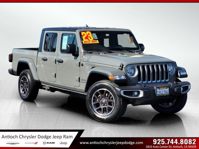 2023 Jeep Gladiator Overland 4WD photo