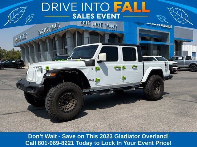 2023 Jeep Gladiator Overland 4WD photo