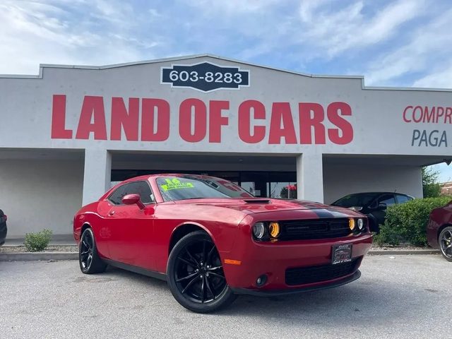 2016 Dodge Challenger SXT RWD photo