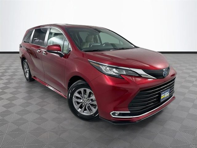 2023 Toyota Sienna XLE AWD photo