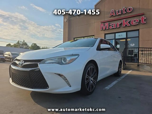 2016 Toyota Camry SE w/Special Edition Pkg FWD photo