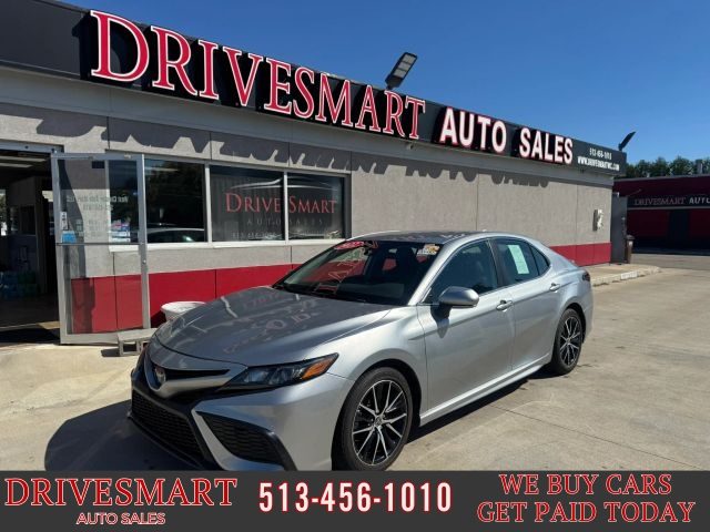 2022 Toyota Camry Hybrid SE FWD photo