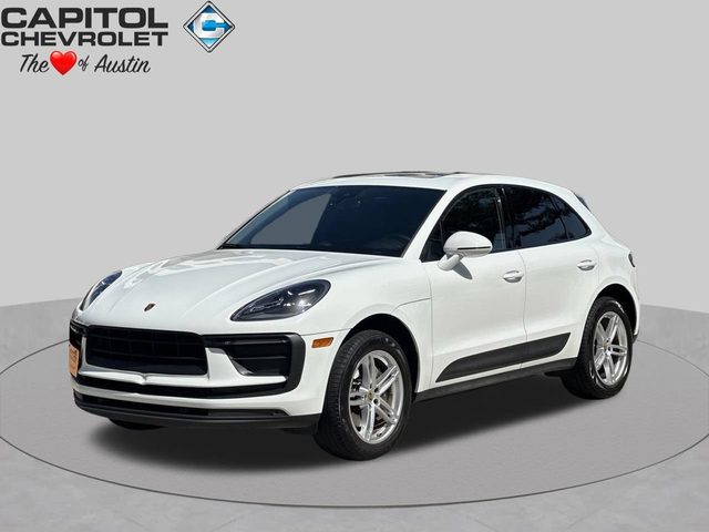 2022 Porsche Macan AWD photo