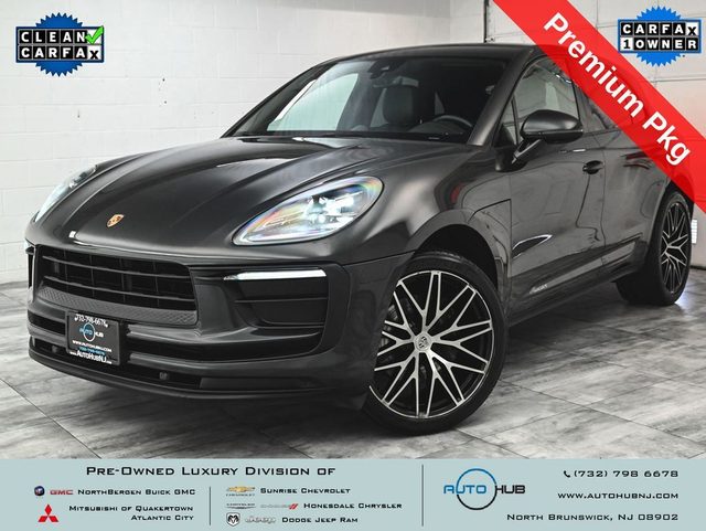 2022 Porsche Macan AWD photo