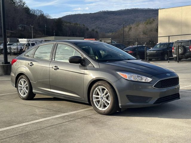 2018 Ford Focus SE FWD photo