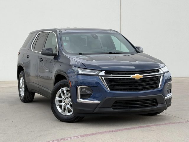 2022 Chevrolet Traverse LS FWD photo