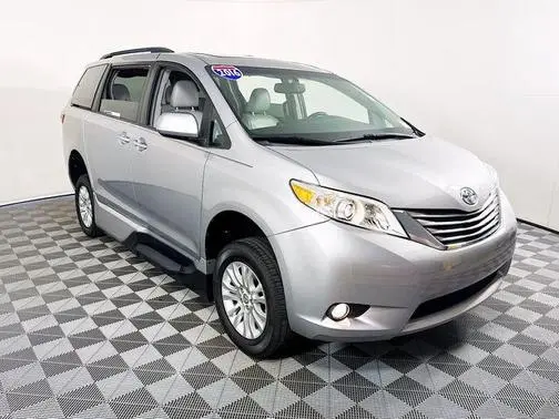 2016 Toyota Sienna XLE FWD photo