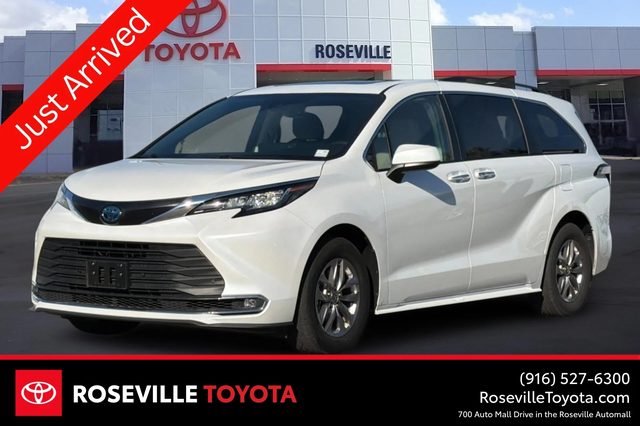 2023 Toyota Sienna XLE FWD photo