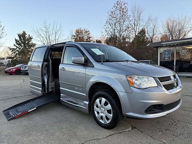 2015 Dodge Grand Caravan SXT FWD photo