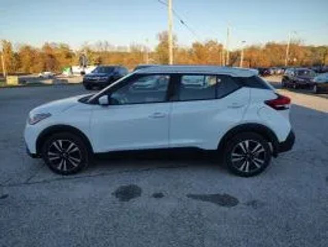 2020 Nissan Kicks SV FWD photo
