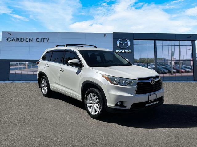 2016 Toyota Highlander LE AWD photo