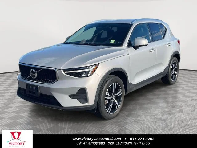 2023 Volvo XC40 Core AWD photo
