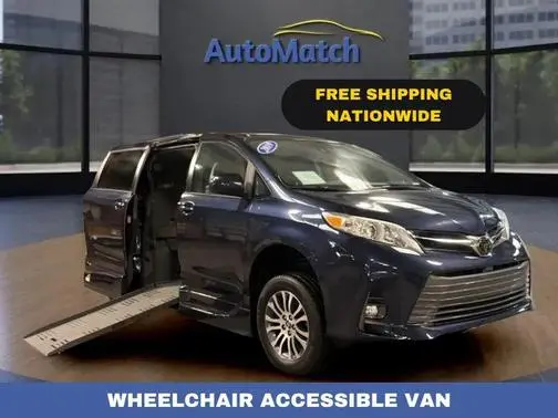 2019 Toyota Sienna XLE FWD photo