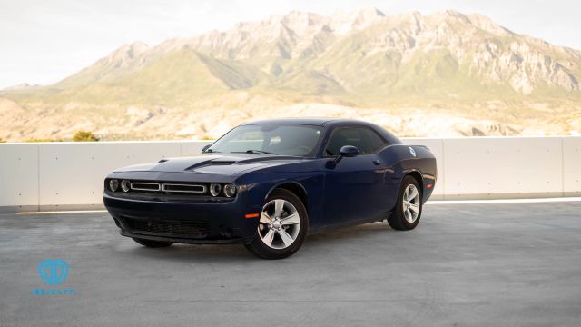 2015 Dodge Challenger SXT RWD photo