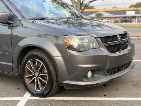 2015 Dodge Grand Caravan SXT FWD photo