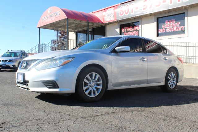 2016 Nissan Altima FWD photo