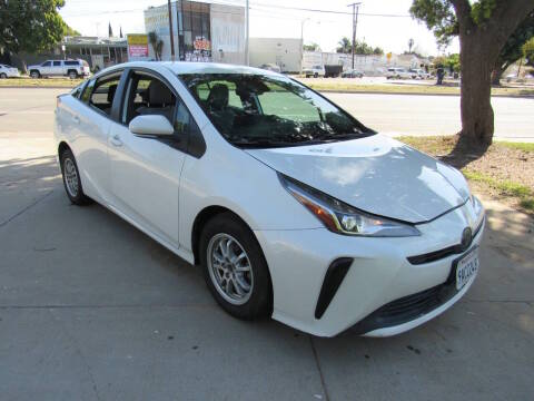 2019 Toyota Prius L Eco FWD photo
