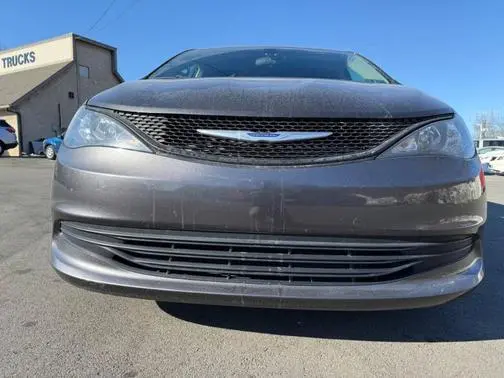 2020 Chrysler Voyager L FWD photo