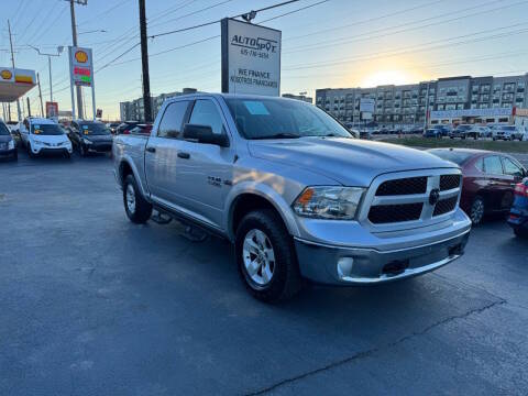 2016 Ram 1500 SLT 4WD photo