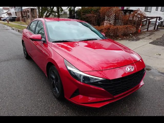 2022 Hyundai Elantra SEL FWD photo