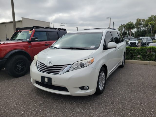 2015 Toyota Sienna XLE FWD photo