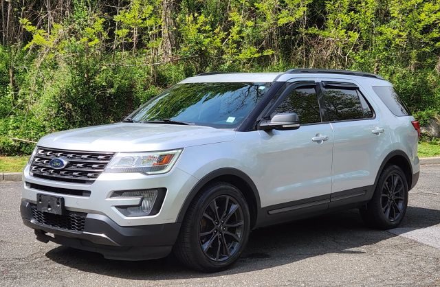 2017 Ford Explorer XLT 4WD photo