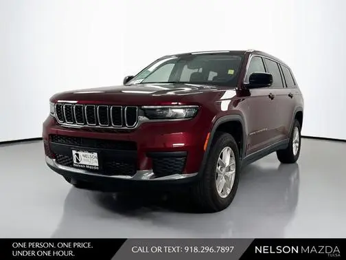 2023 Jeep Grand Cherokee L Laredo 4WD photo