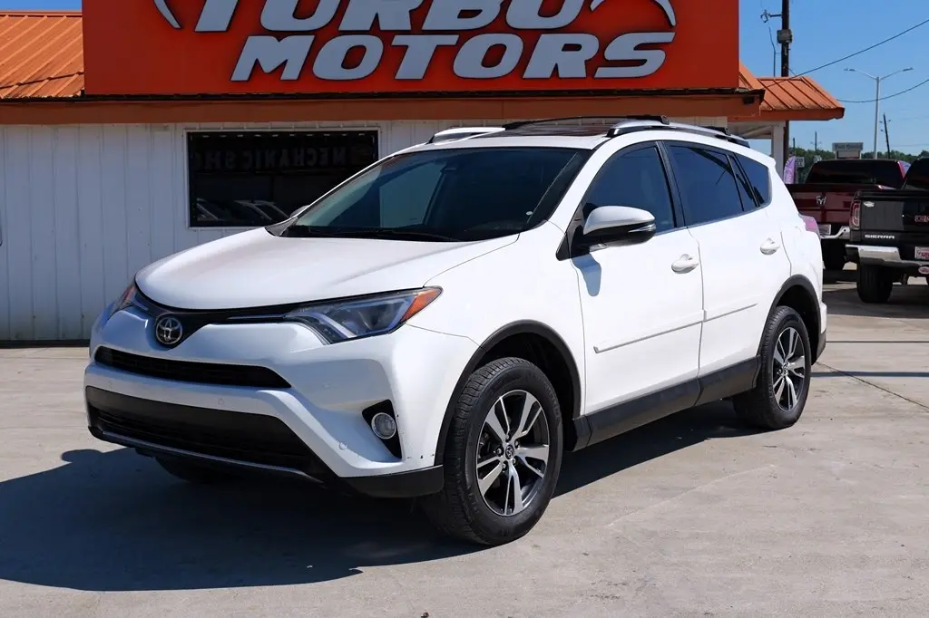 2017 Toyota RAV4 XLE FWD photo