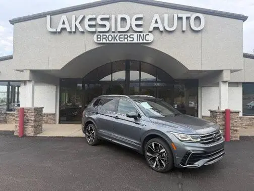 2023 Volkswagen Tiguan SEL R-Line AWD photo