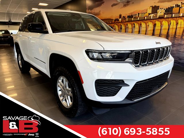 2022 Jeep Grand Cherokee Laredo 4WD photo