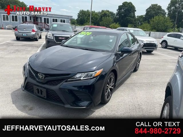 2020 Toyota Camry SE FWD photo