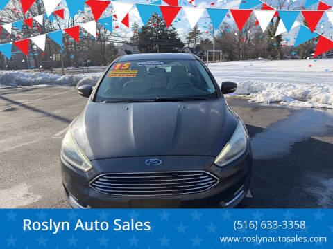 2015 Ford Focus Titanium FWD photo