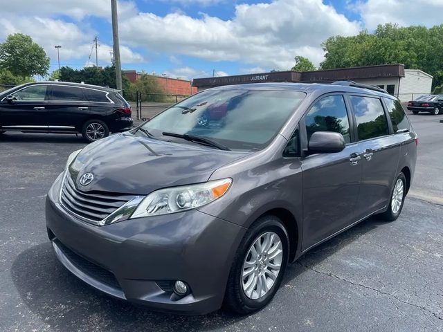 2015 Toyota Sienna XLE Premium FWD photo