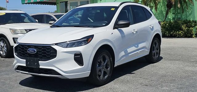 2023 Ford Escape ST-Line AWD photo