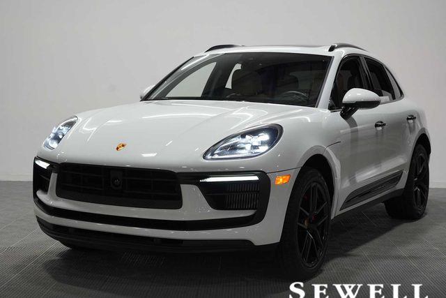 2023 Porsche Macan S AWD photo