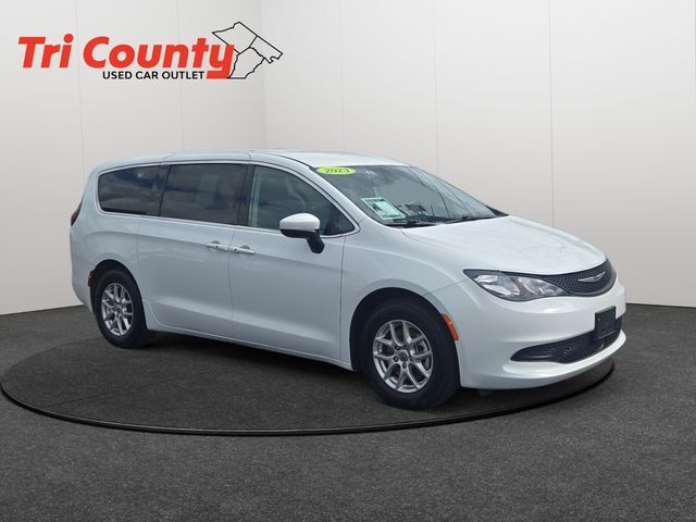 2023 Chrysler Voyager LX FWD photo