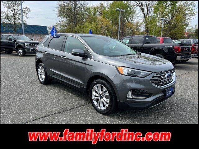 2022 Ford Edge Titanium AWD photo
