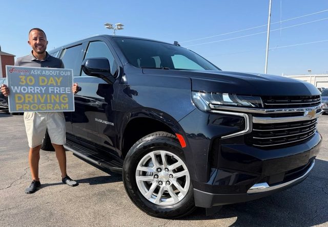 2023 Chevrolet Suburban LT 4WD photo