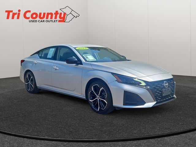 2023 Nissan Altima 2.5 SR FWD photo