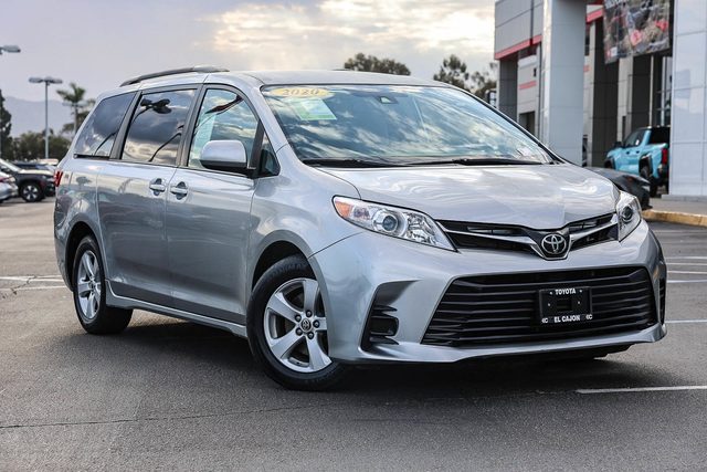 2020 Toyota Sienna LE FWD photo