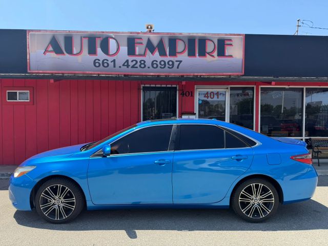2016 Toyota Camry SE w/Special Edition Pkg FWD photo