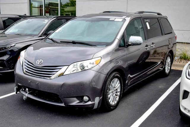 2015 Toyota Sienna XLE FWD photo