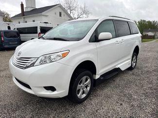 2016 Toyota Sienna LE FWD photo