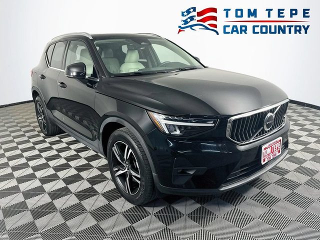 2023 Volvo XC40 Plus Bright Theme AWD photo